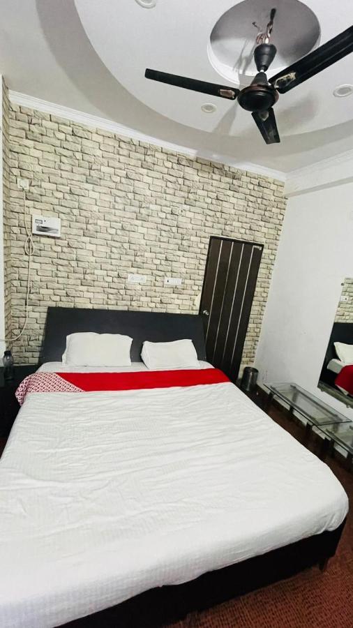 Hotel Pacific Grey By Wb Inn ลัคเนา ภายนอก รูปภาพ