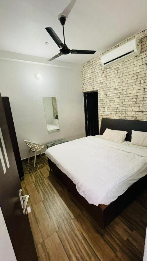 Hotel Pacific Grey By Wb Inn ลัคเนา ภายนอก รูปภาพ