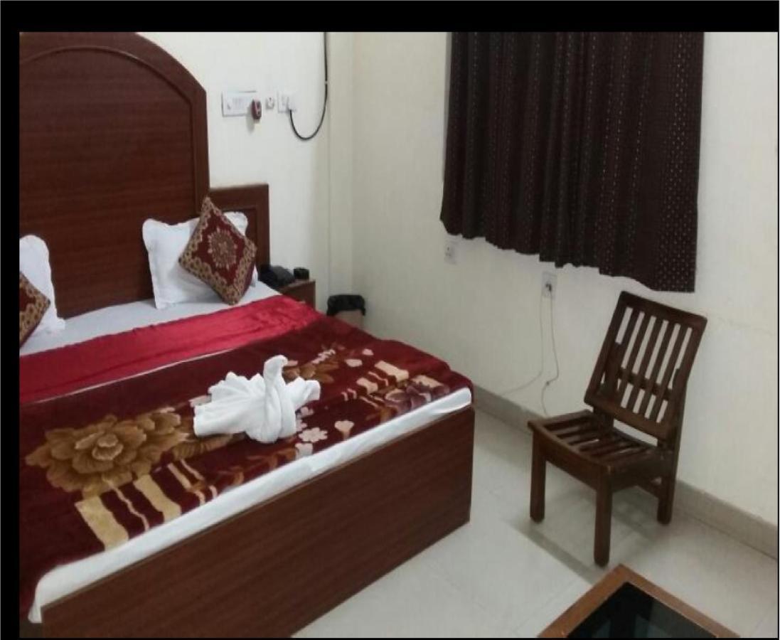 Hotel Pacific Grey By Wb Inn ลัคเนา ภายนอก รูปภาพ